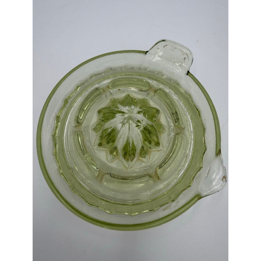 1930's Uranium Glass Juicer - Picture 5 of 6